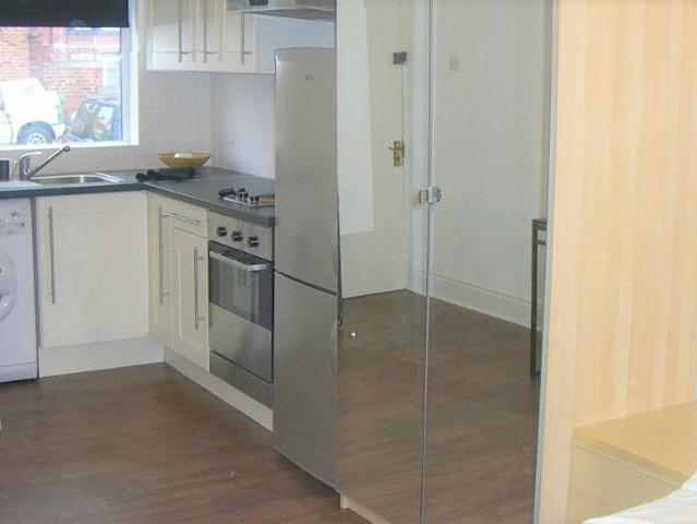 Studio for rent in Little Woodhouse, Leeds