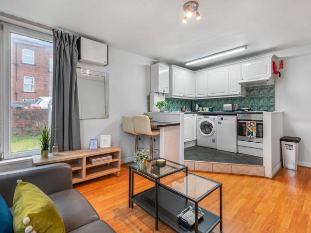 Apartment for rent in Hyde Park, West Yorkshire