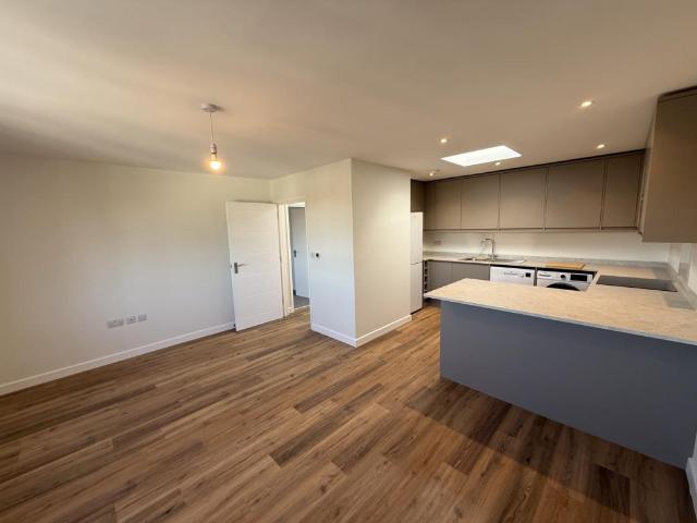 Apartment for rent in Row Town, Surrey