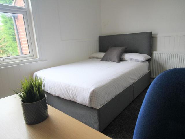 Studio for rent in Hyde Park, Leeds