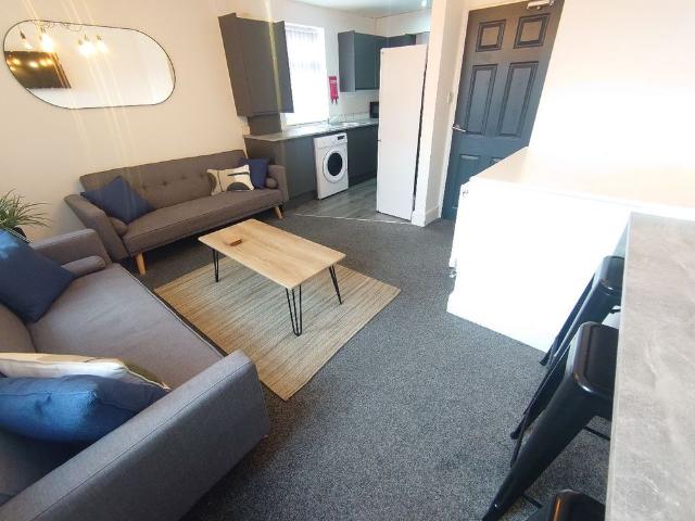 Apartment for rent in Kensington, Calderstones