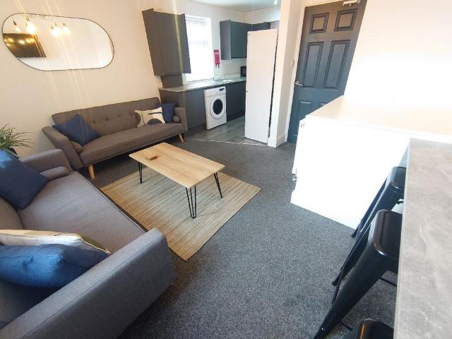 Apartment for rent in Kensington, Calderstones