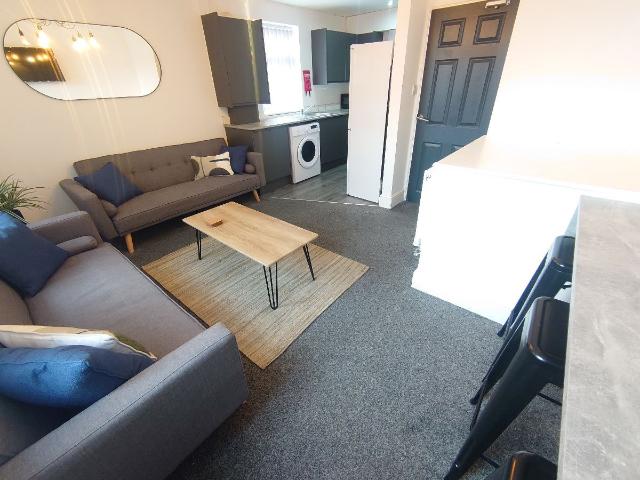 Apartment for rent in Kensington, Calderstones
