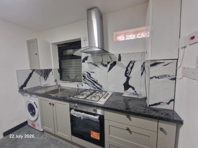 Studio for rent in Kirkstall, West Yorkshire