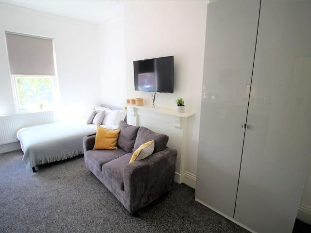 Studio for rent in Little Woodhouse, Leeds