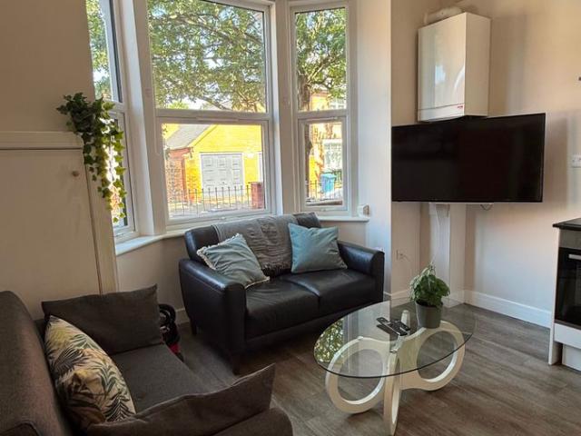 House for rent in Compton Acres, Barton In Fabis