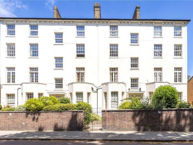 Flat for sale in Stockwell, Greater London