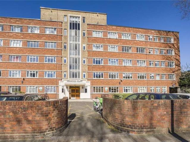 Flat for sale in Putney, Greater London