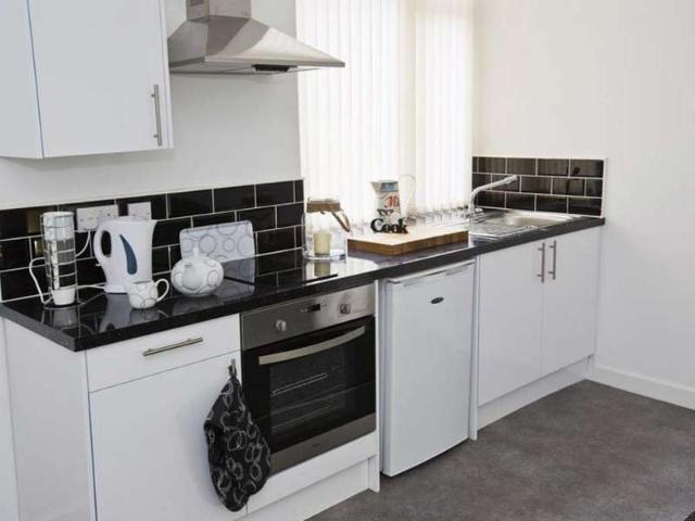 Flat for sale in Farnley, West Yorkshire