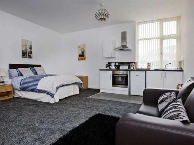Flat for sale in Farnley, West Yorkshire