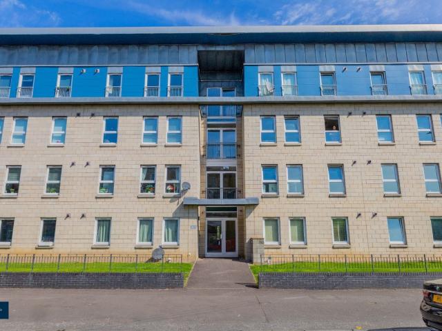 Apartment for rent in Port Eglinton, Strathbungo