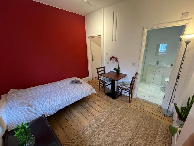 Studio for rent in Islington, Greater London