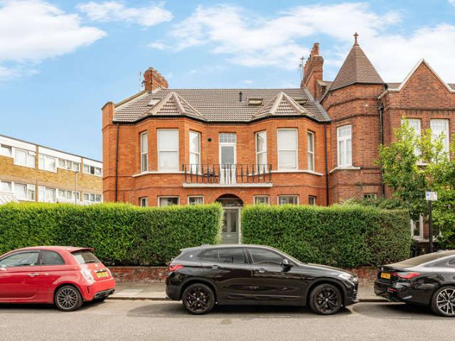 Flat for sale in Loughborough Junction, Greater London