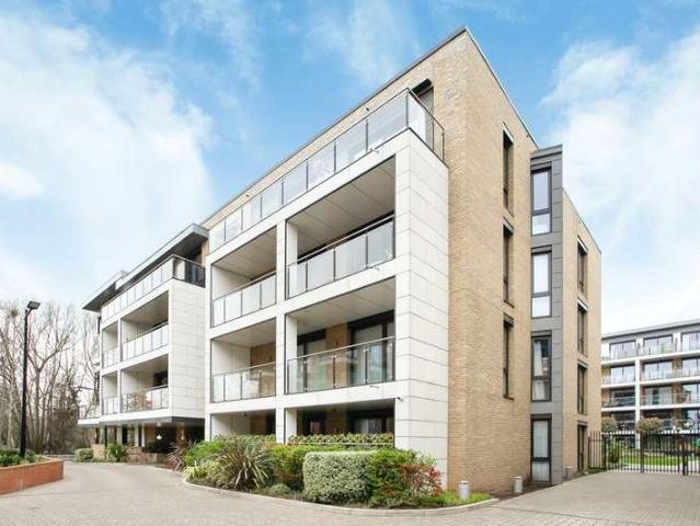 Flat for sale in London Borough of Wandsworth, Greater London
