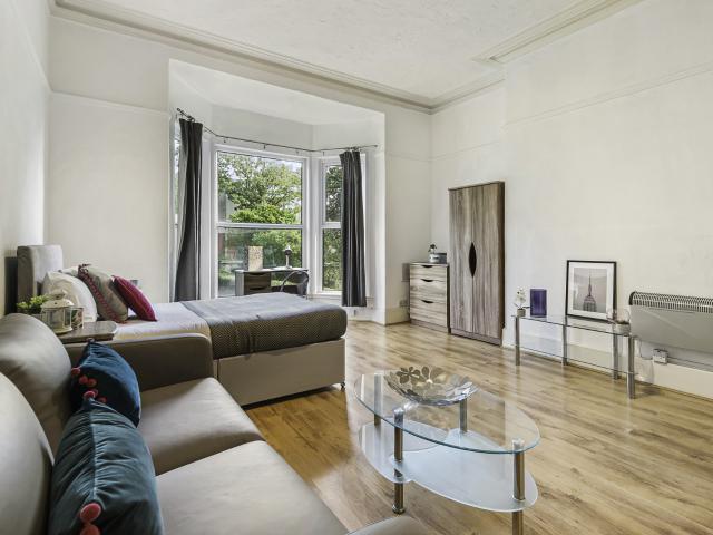 Apartment for rent in Dyffryn Clydach, Neath Abbey