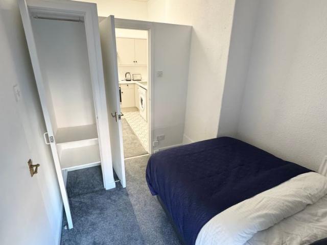 Studio for rent in Little Woodhouse, Leeds