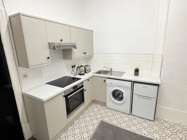 Studio for rent in Hyde Park, West Yorkshire