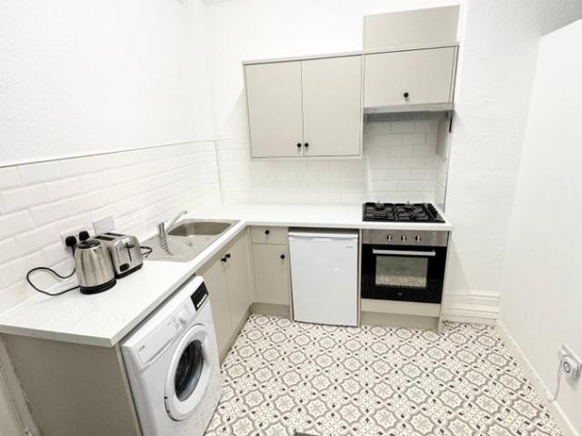 Studio for rent in Hyde Park, West Yorkshire