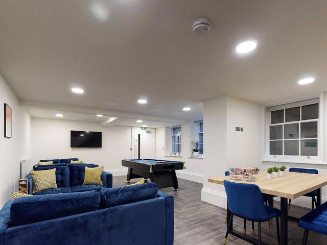 Studio for rent in Hyde Park, West Yorkshire