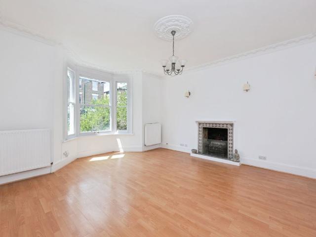 Apartment for rent in North Sheen, Greater London