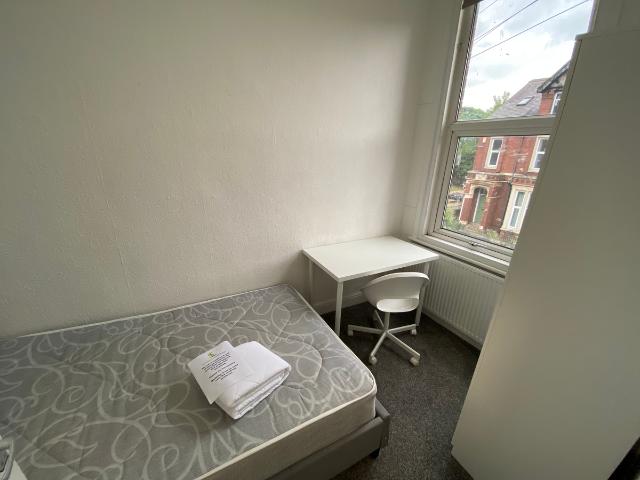 Studio for rent in Hyde Park, Leeds