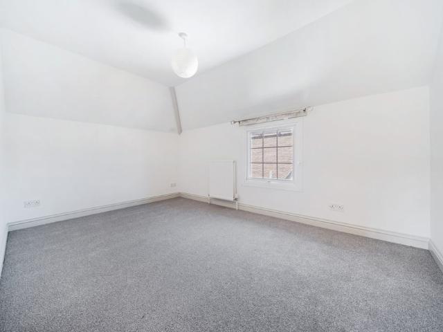 Apartment for rent in Holloway Hill, Fole