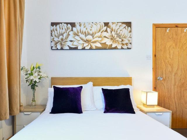 Apartment for rent in Loxford, Seven Kings
