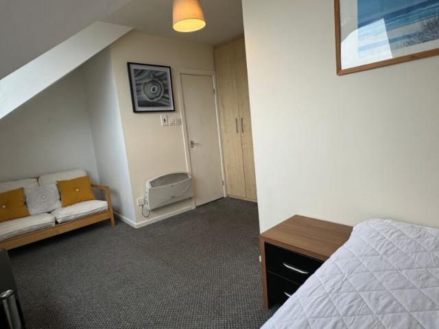 Studio for rent in Hyde Park, West Yorkshire