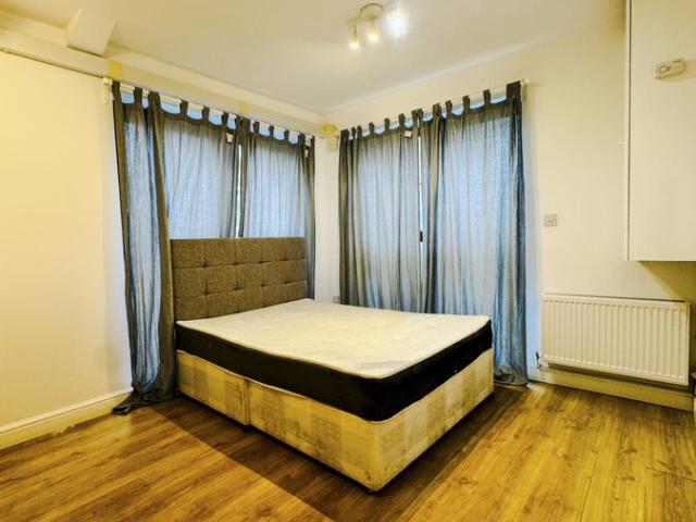 Studio for rent in London Borough of Sutton, Greater London