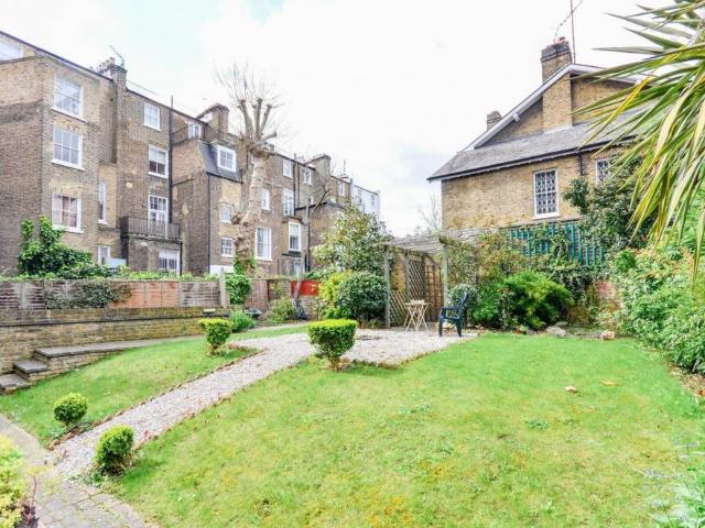 Studio for rent in London, Earl's Court