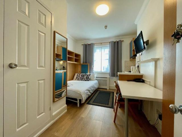 Studio for rent in London Borough of Hammersmith and Fulham, Greater London