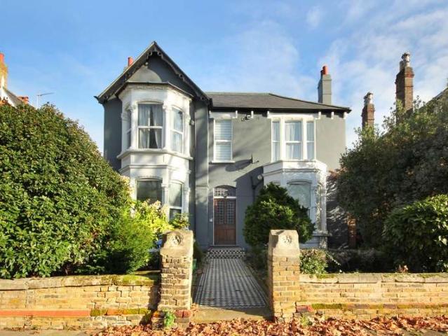 Flat for sale in London Borough of Ealing, Greater London