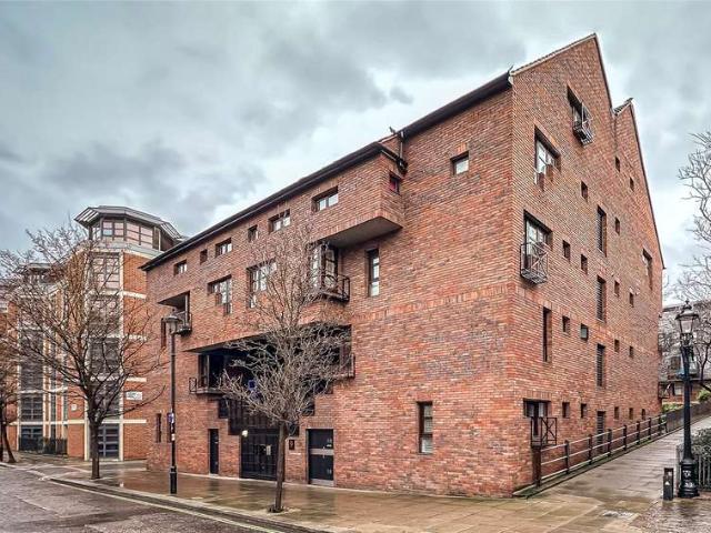 Flat for sale in Greater London