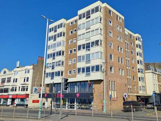 Flat for sale in Queen's Park, Brighton