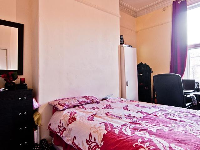 Studio for rent in Little Woodhouse, Leeds