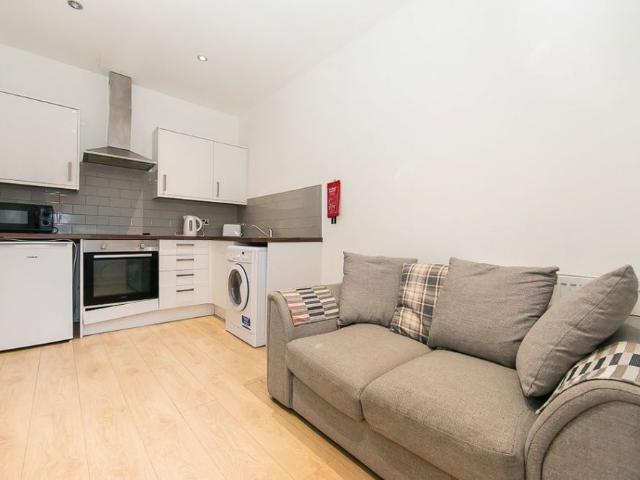 Apartment for rent in Hyde Park, West Yorkshire