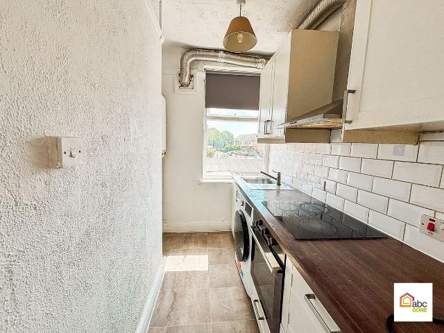 Apartment for rent in Rush Green, Greater London