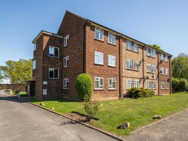 Flat for sale in Bushey