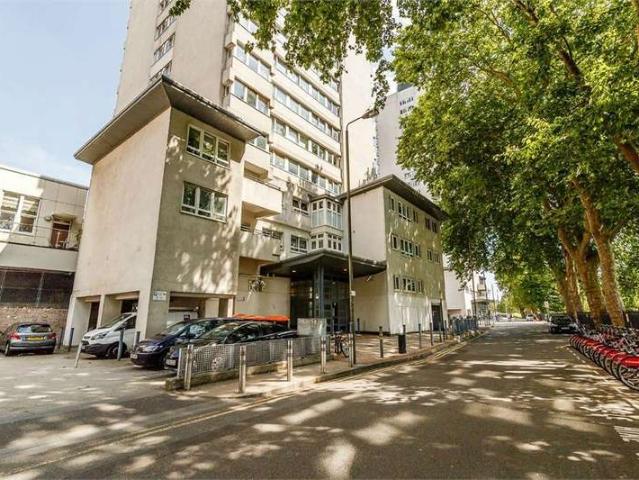 Flat for sale in Wandsworth, Greater London
