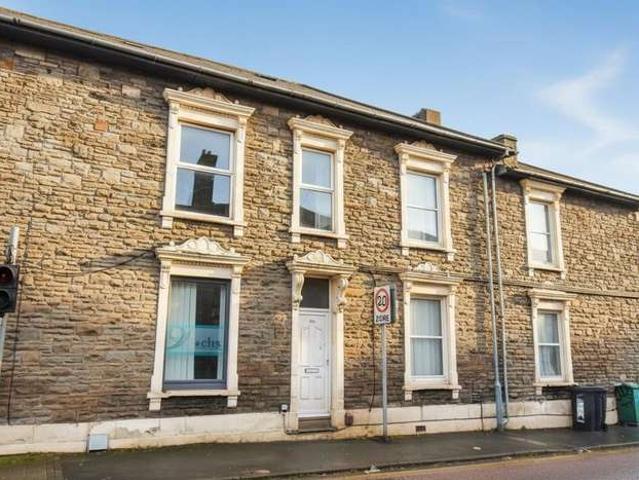 Flat for sale in Kingswood, South Gloucestershire