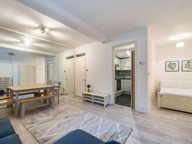 Flat for sale in South Hampstead, Greater London