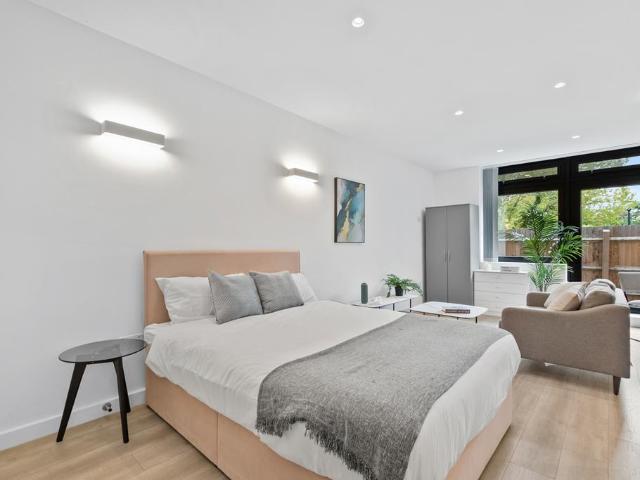 Apartment for rent in London Borough of Hounslow, Spring Grove