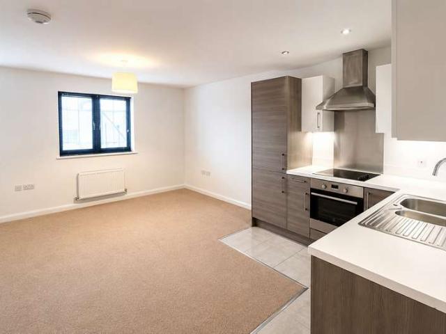 Flat for sale in North Watford, Hertfordshire