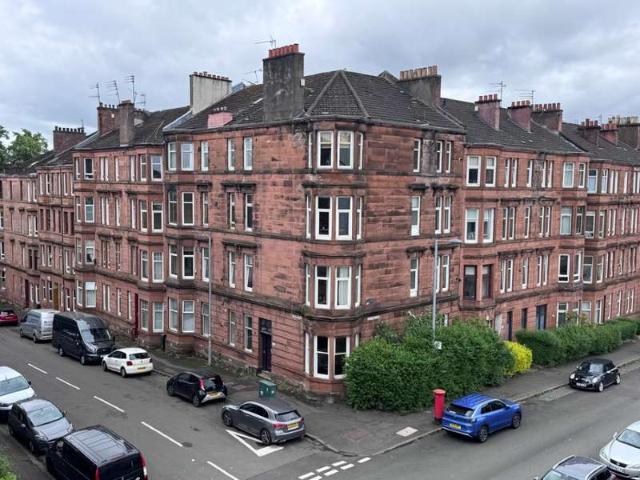 Flat for sale in Broomhill, Scotland