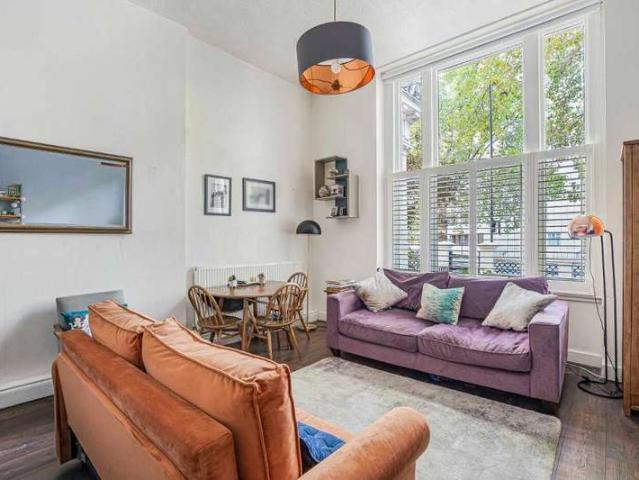 Flat for sale in Bayswater, Greater London
