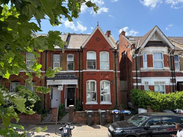 Studio for rent in Harlesden, Greater London