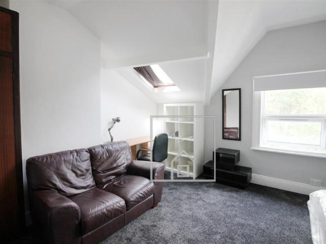 Apartment for rent in Hyde Park, Leeds