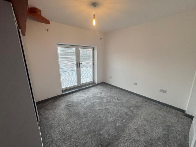 Apartment for rent in Hollinwood, Pendock