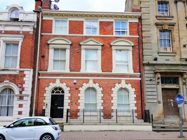 Apartment for rent in Dixons Green, West Midlands