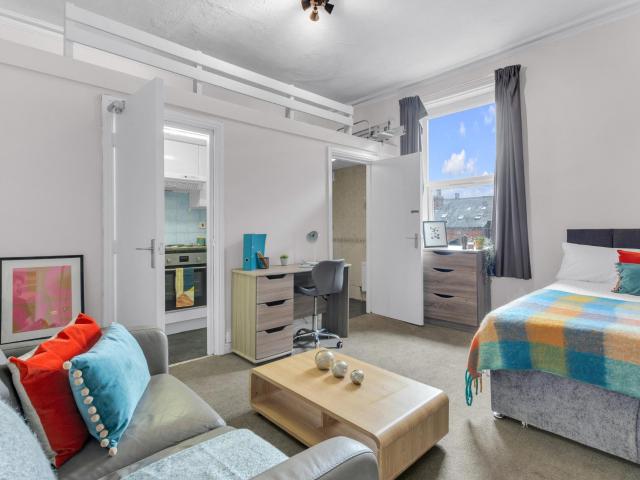 Studio for rent in Hyde Park, West Yorkshire